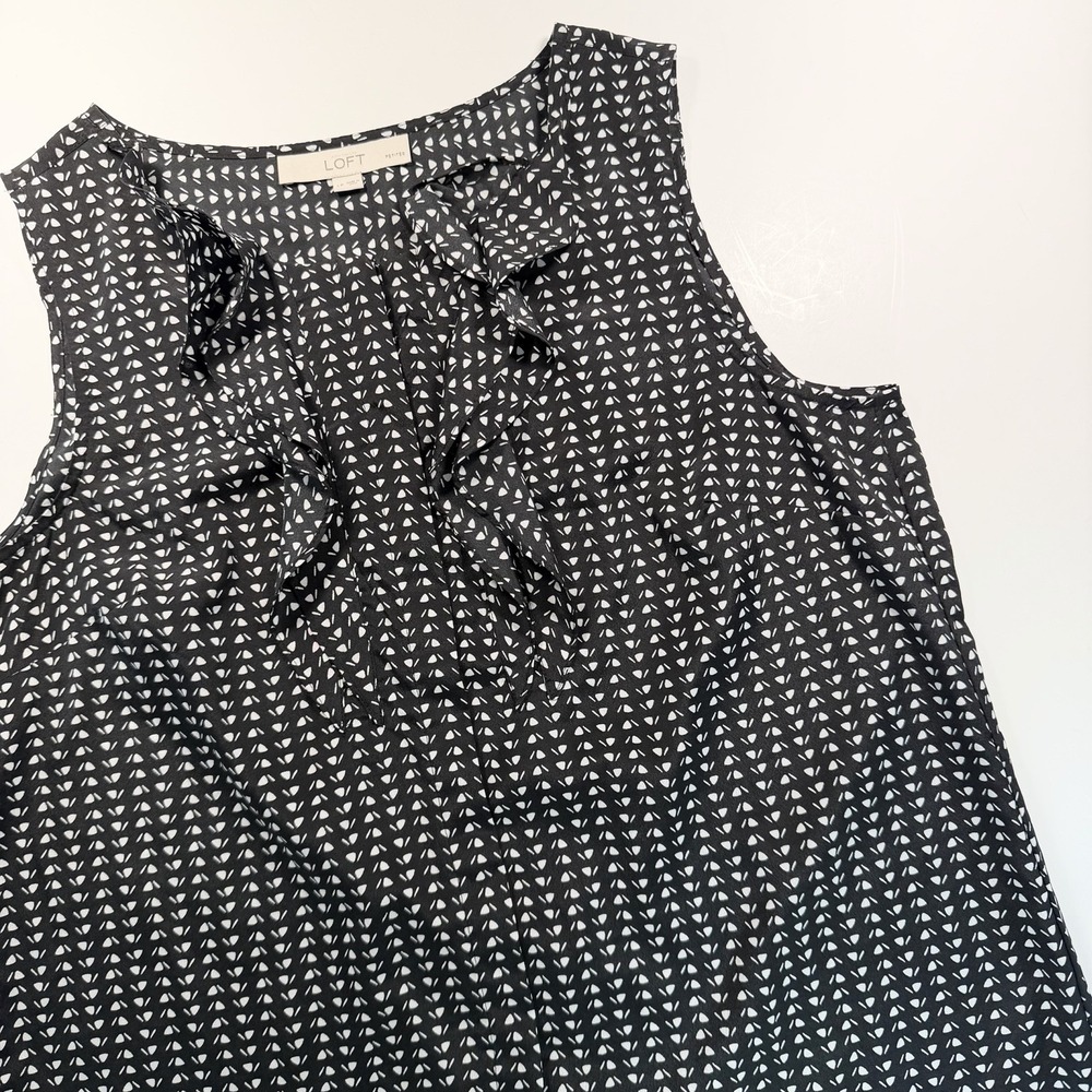 LOFT Sleeveless Blouse Black White LP Ruffle Front Button Down‎